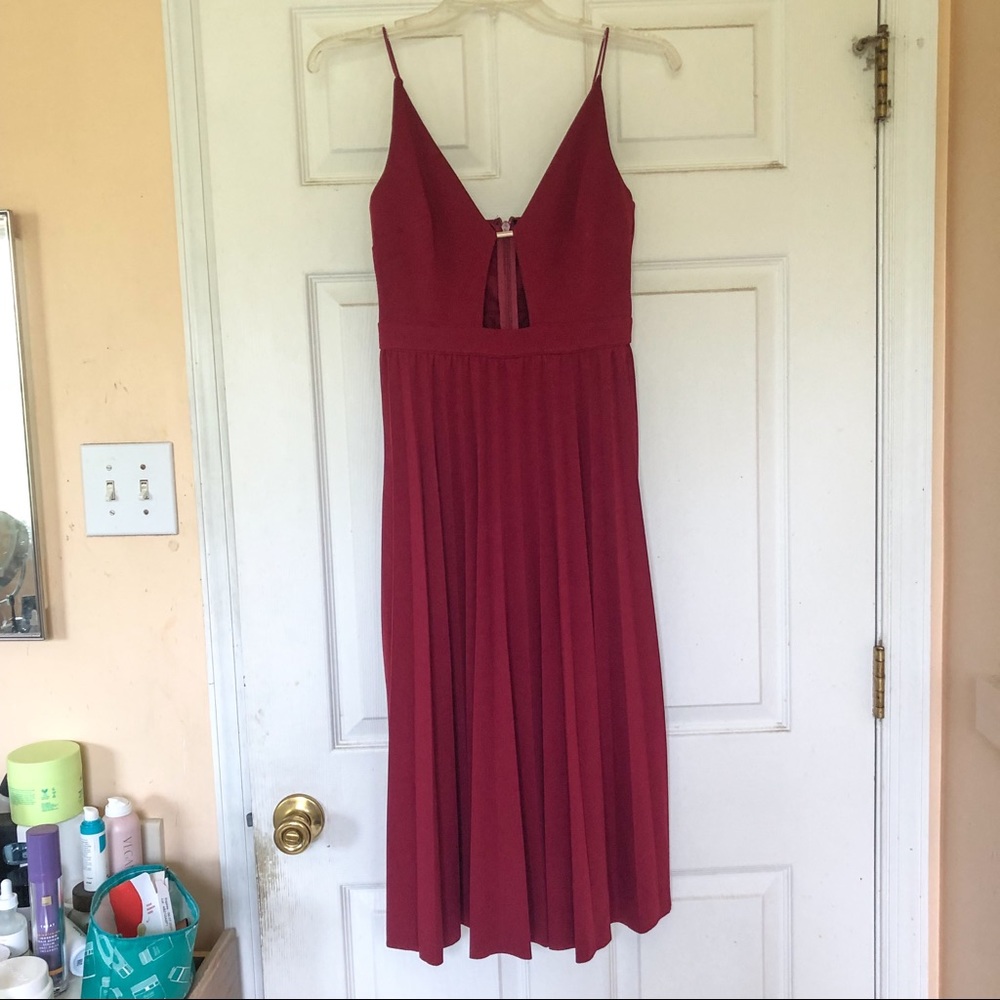 SOLD Red pleated midi dress - Picture 5 of 7
